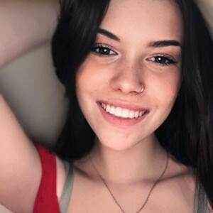 April_Ollsen webcam livesex profile in hungary cams